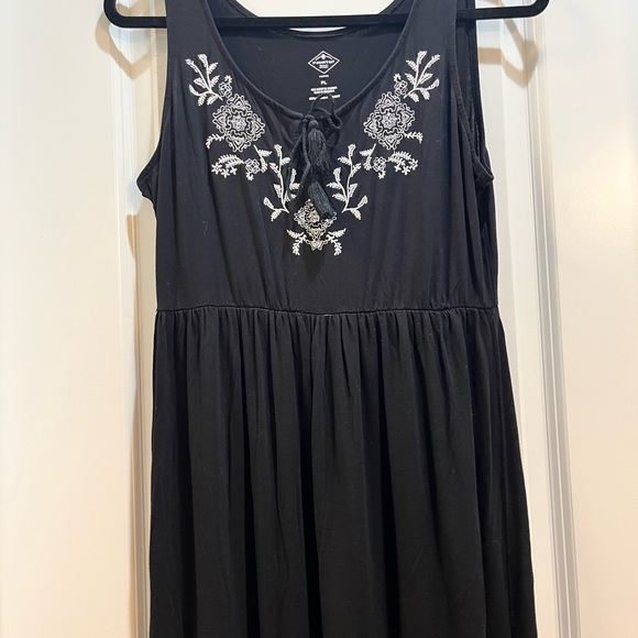 St John’s Bay Black Large Petite Tank Maxi Dress Tassels Tie Embroidered - Picture 5 of 7